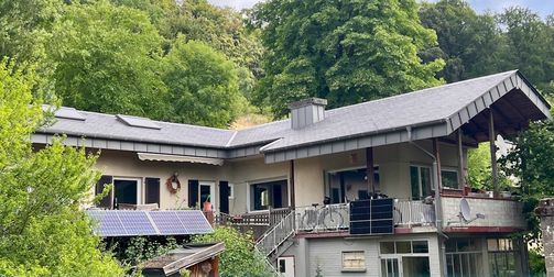 Finalista del Hackathon KNX: Sharlynsland: una casa donde un sistema KNX, placas fotovoltaicas y de monitorización dan como resultado un ahorro del 35%.